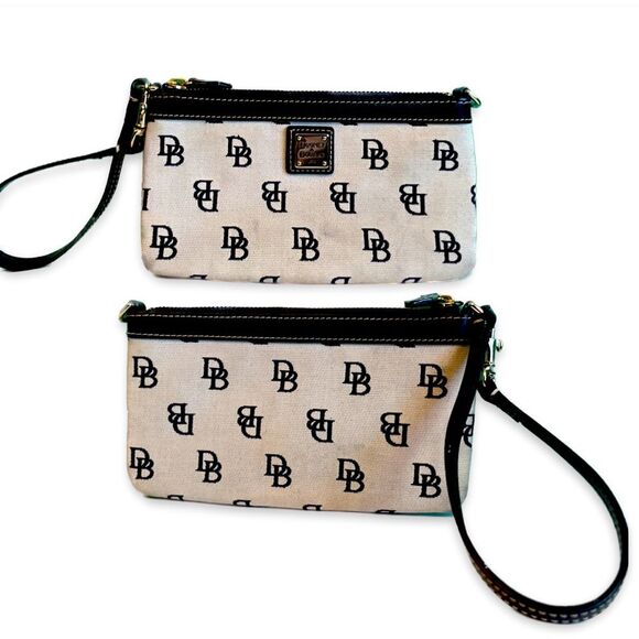 *SOLD**Dooney &  Bourke Navy Blue and Cream Small Wristlet - Picture 3 of 4